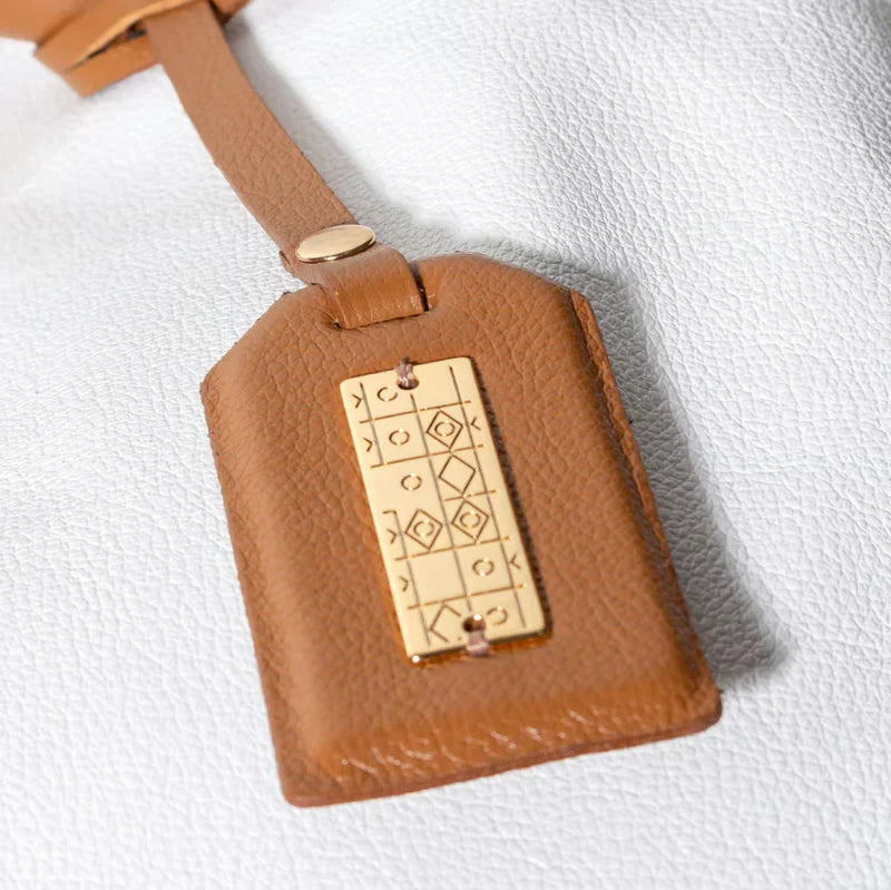 BOLSA FEMININA EM COURO ALÇA DE MÃO BRANCA COM CARAMELO